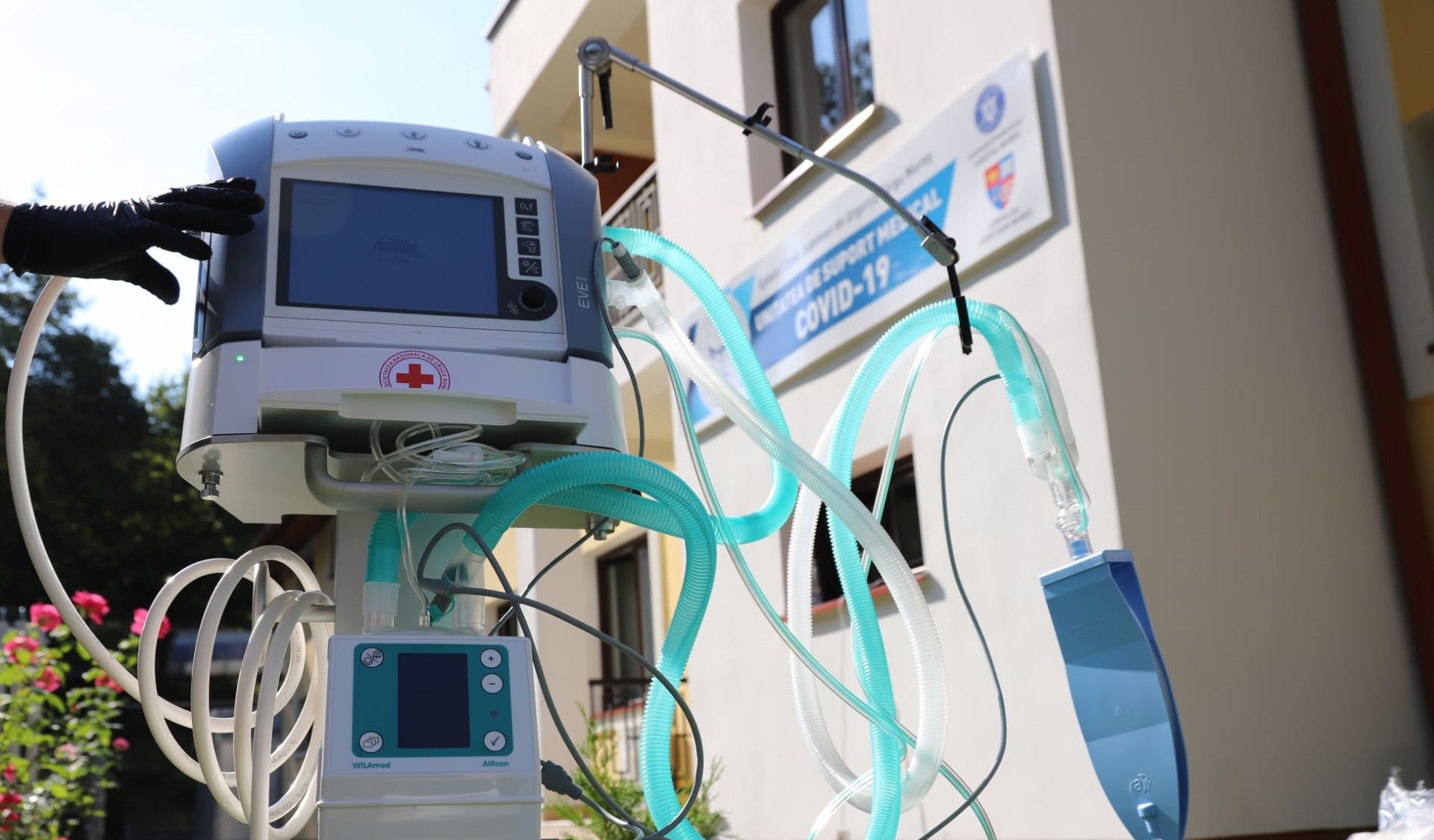 Aparat mobil de ventilație pulmonară donat Unităţii COVID-19 din Târgu Mureş