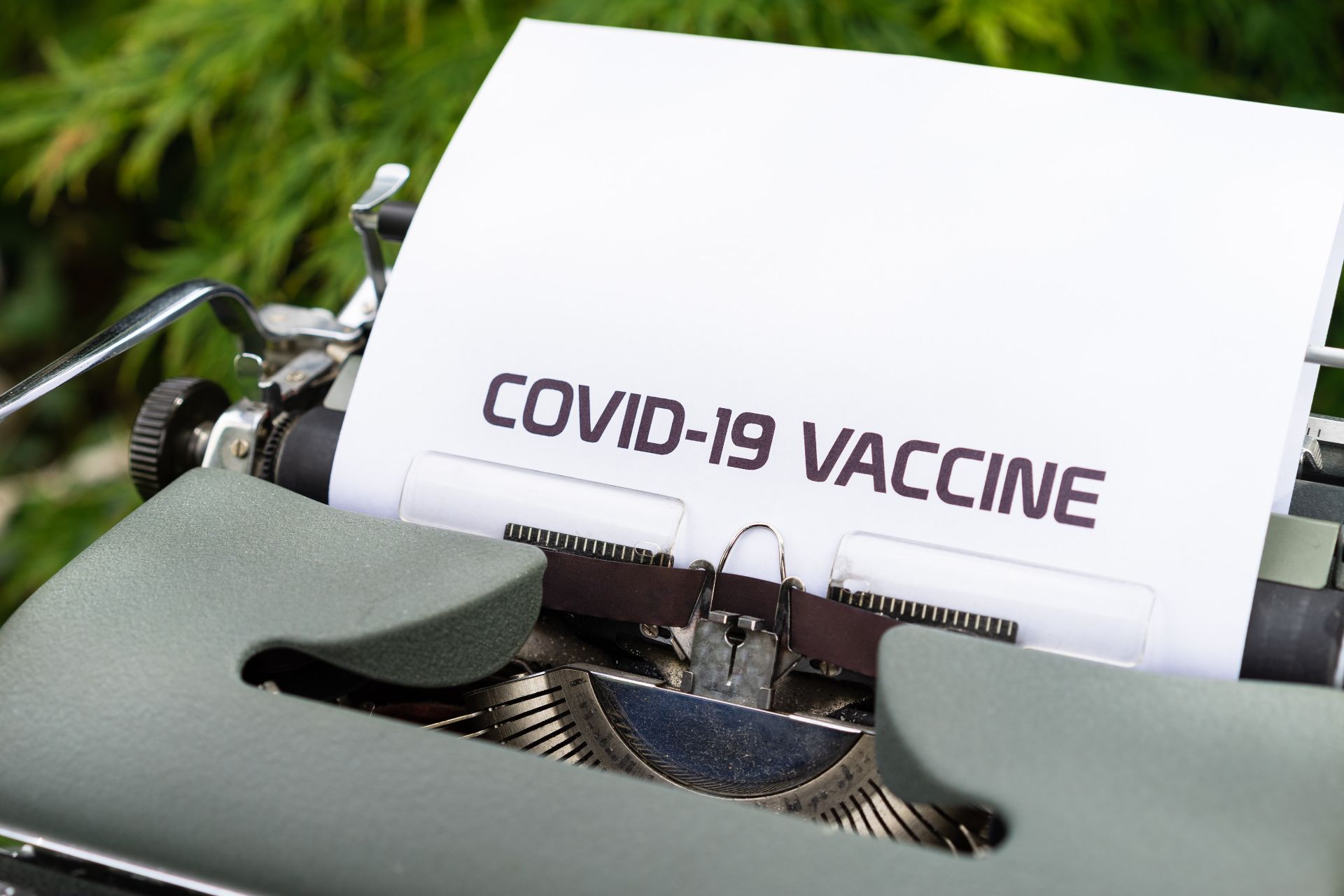 Două companii farma vor oferi 200 de milioane de doze de vaccin COVID-19 unui program al OMS