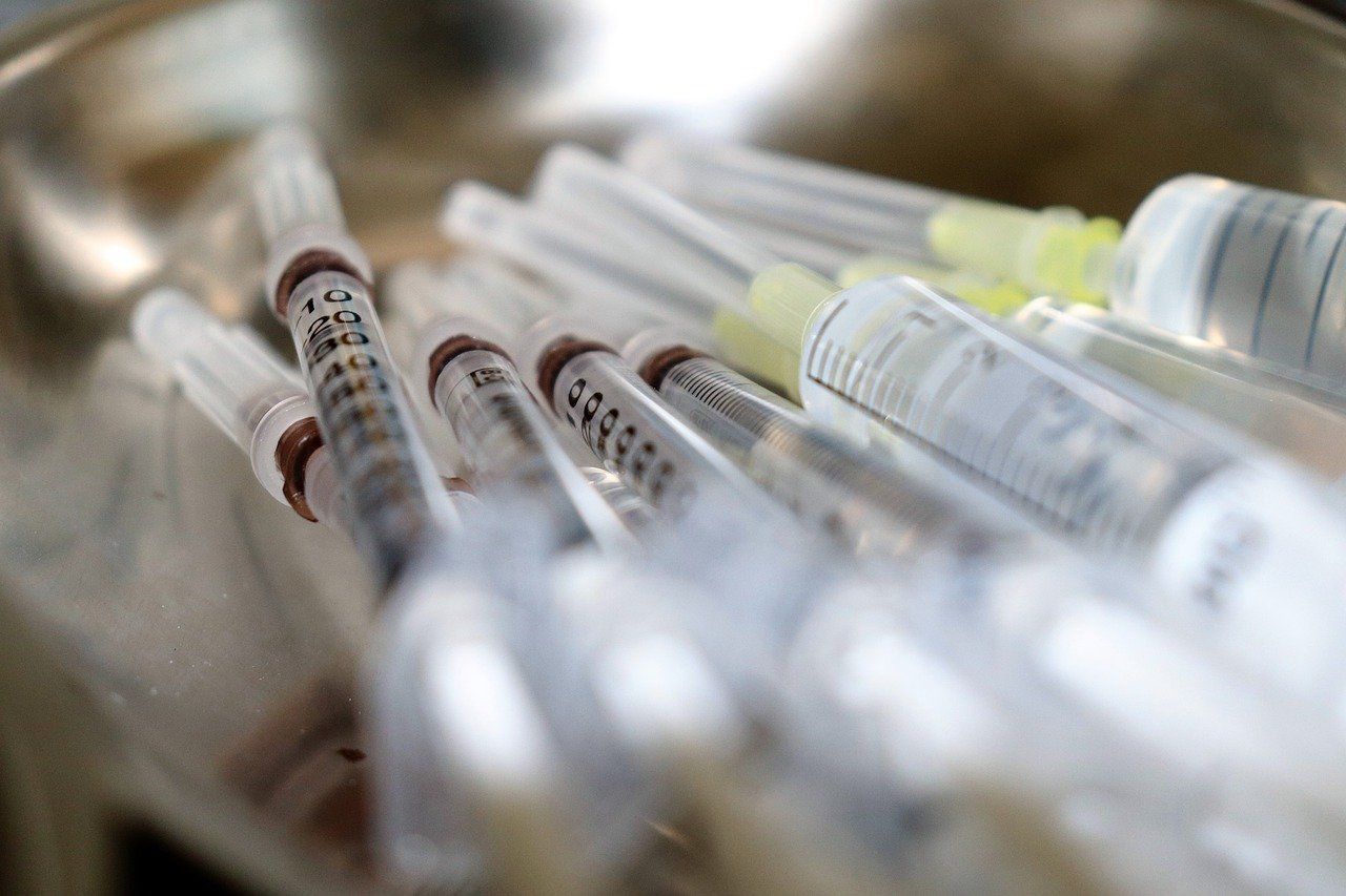 Procesul de vaccinare continuă în alte 25 de centre din țară
