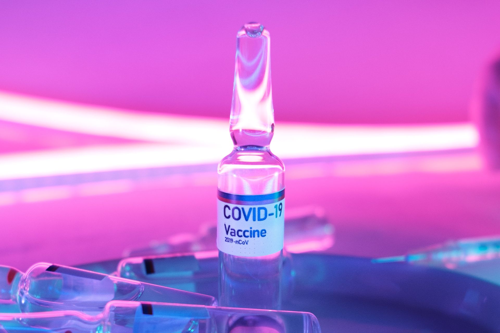 Nivel stabil de anticorpi la 6 luni de la prima doză de vaccin anti-COVID