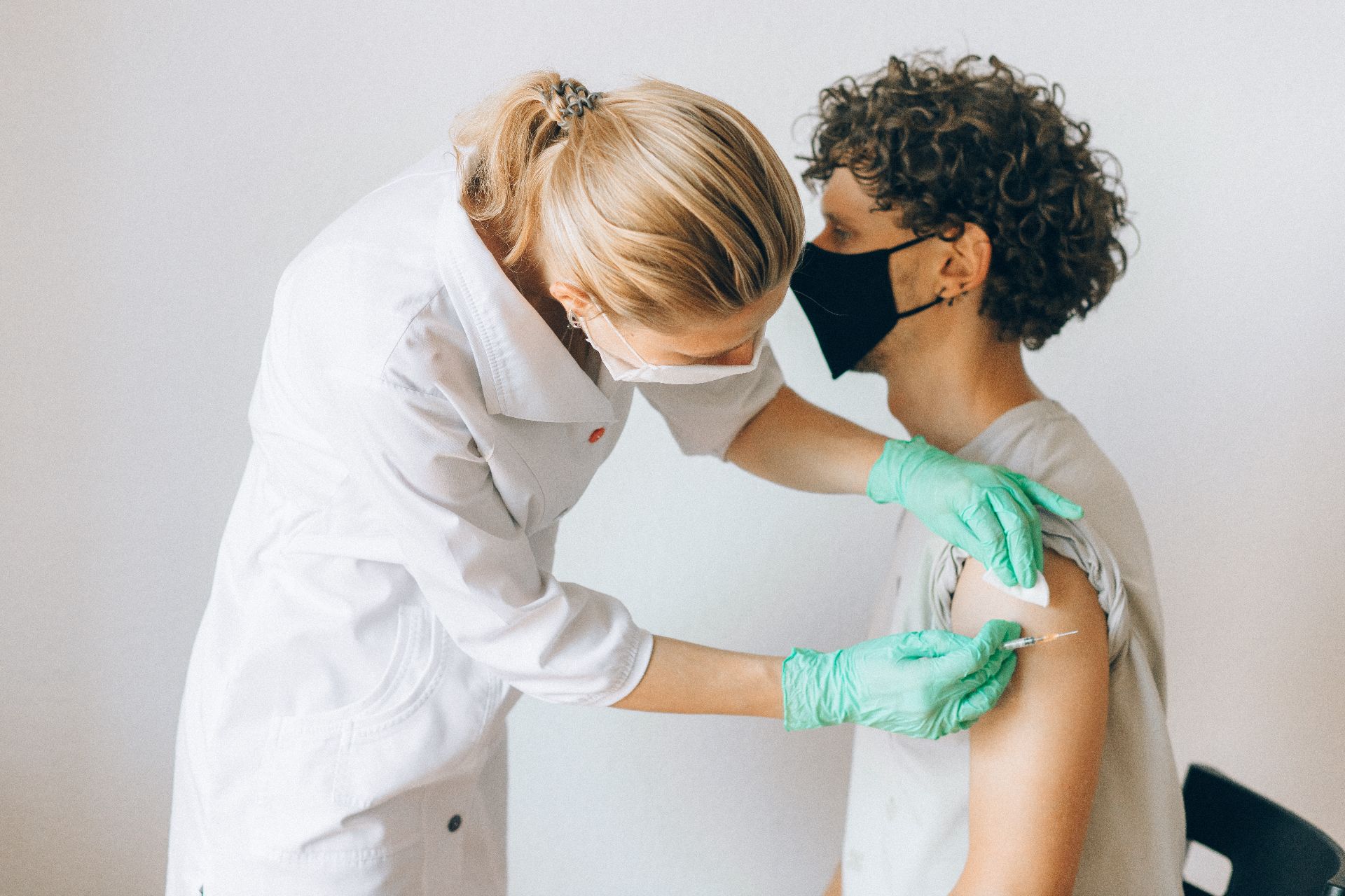 Ce pacienți vor beneficia de doză suplimentară de vaccin COVID-19