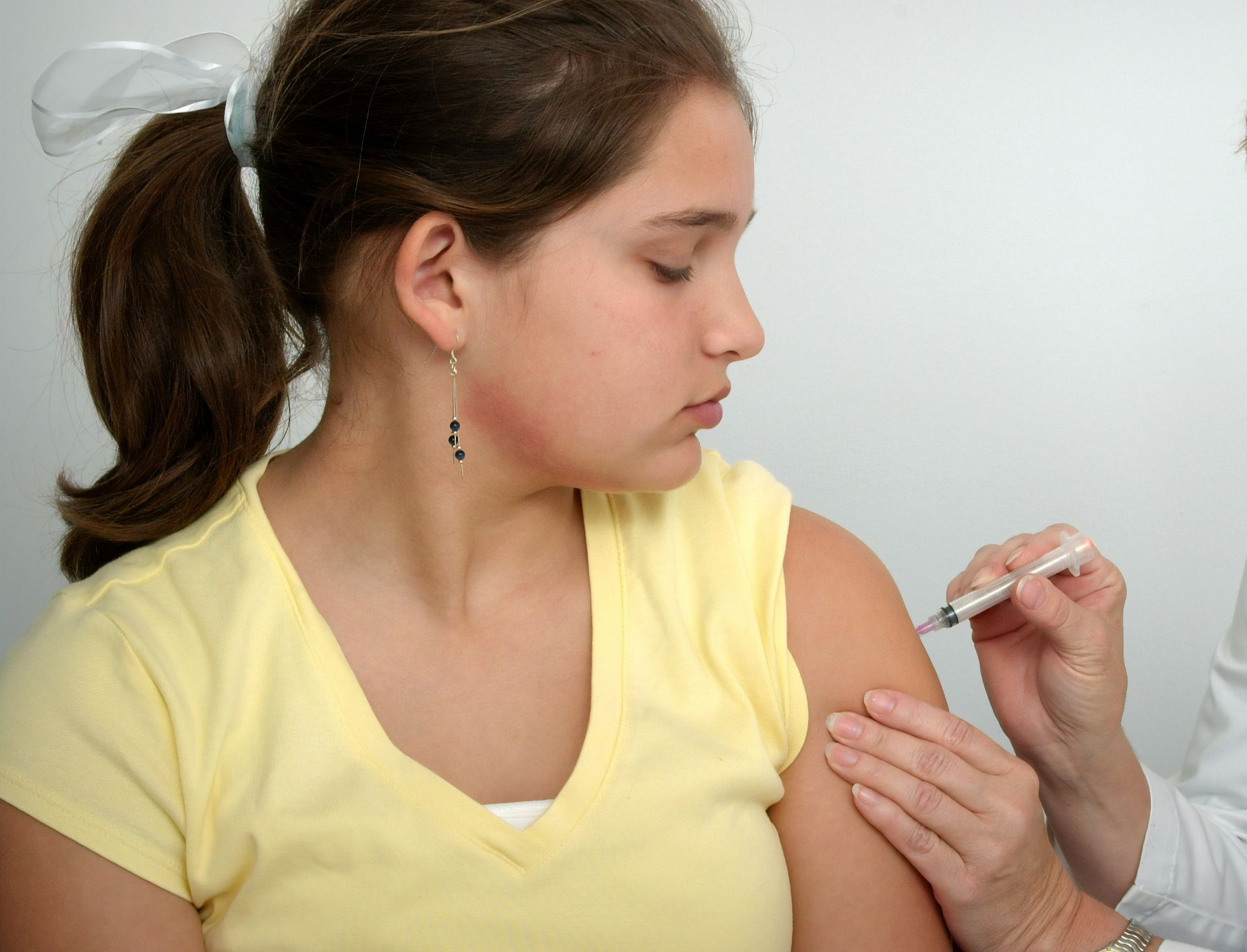 MS: au fost utilizate 12.698 doze de vaccin anti-HPV din 40.000
