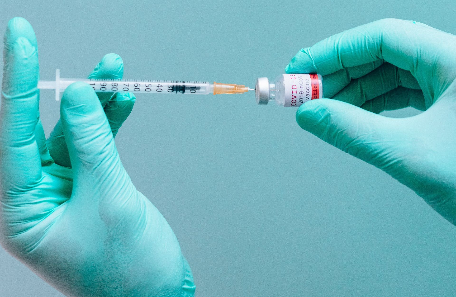V. Gheorghiță: aproape 50% din populație a primit cel puțin o doză de vaccin