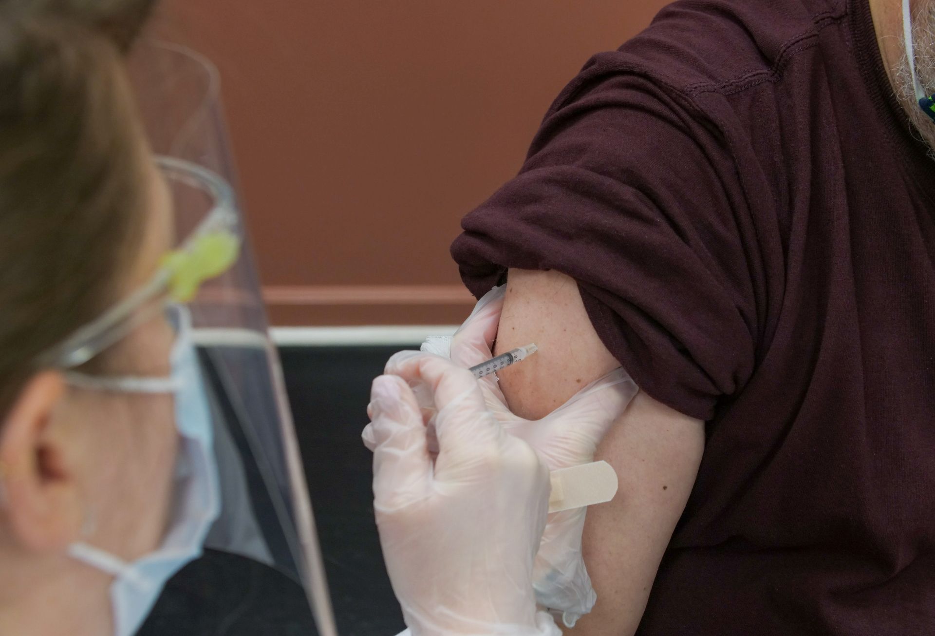 Peste 1 milion de români s-au vaccinat anti-COVID la medicul de familie