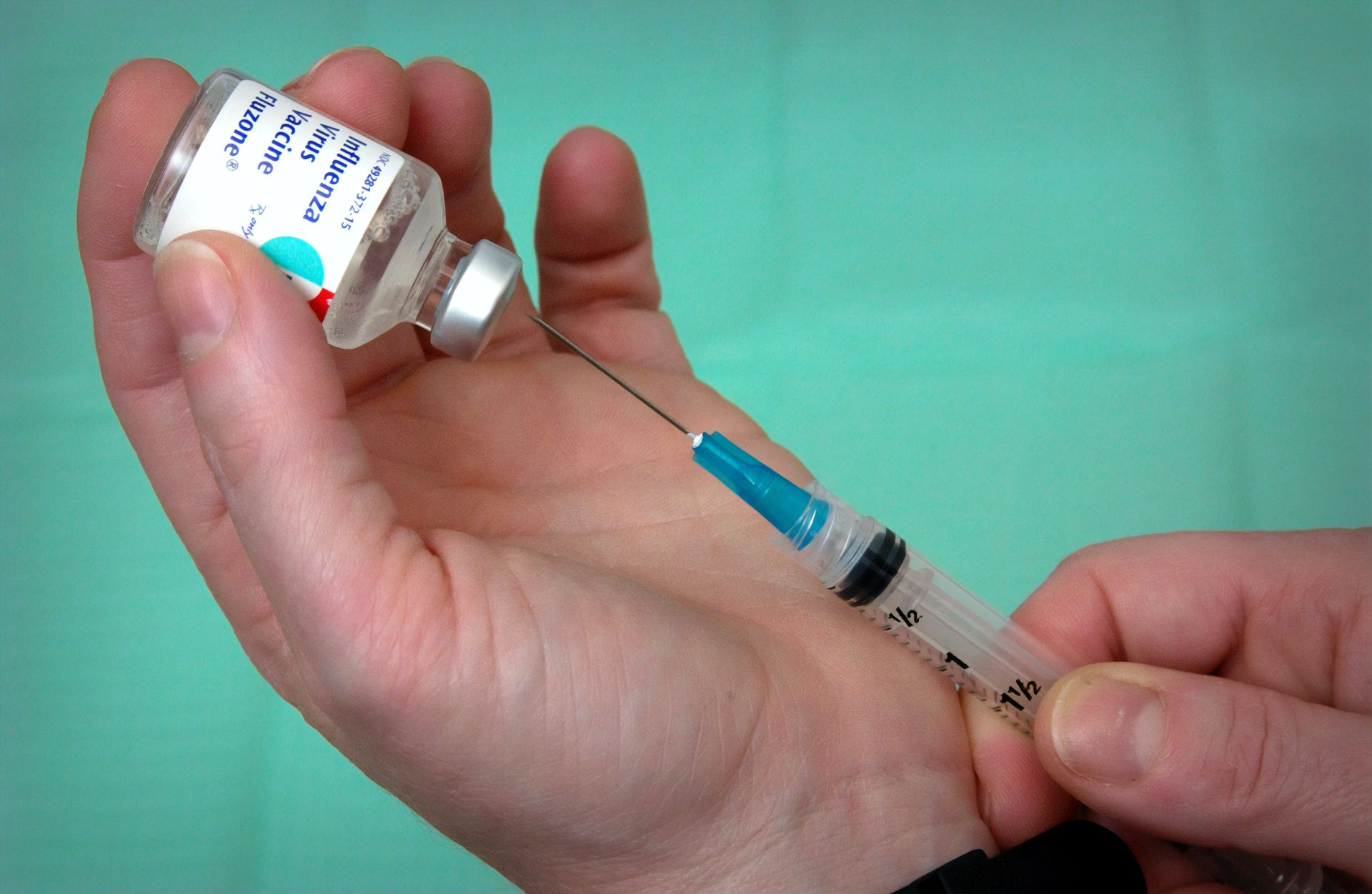 Adrian Streinu-Cercel: vaccinarea antigripală s-ar putea realiza în farmacii