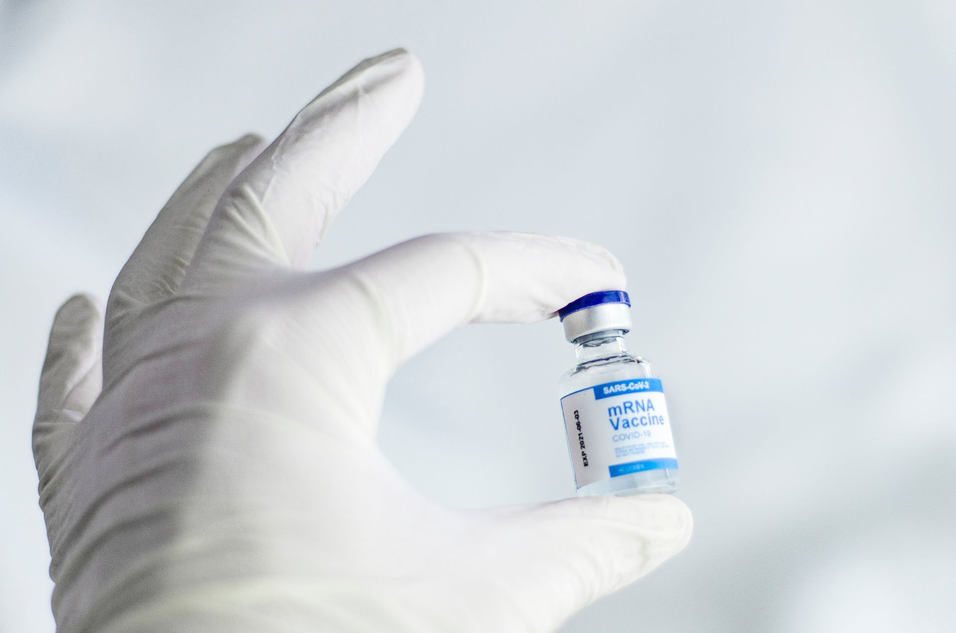 EMA recomandă vaccinul Pfizer împotriva Omicron pentru imunizarea copiilor