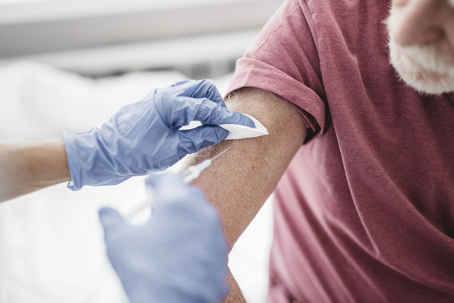 Primul vaccin gripal tetravalent destinat în special vârstnicilor, disponibil și la noi