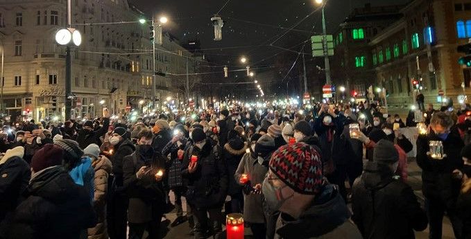 Marea de lumină: zeci de mii de vienezi au comemorat victimele COVID-19