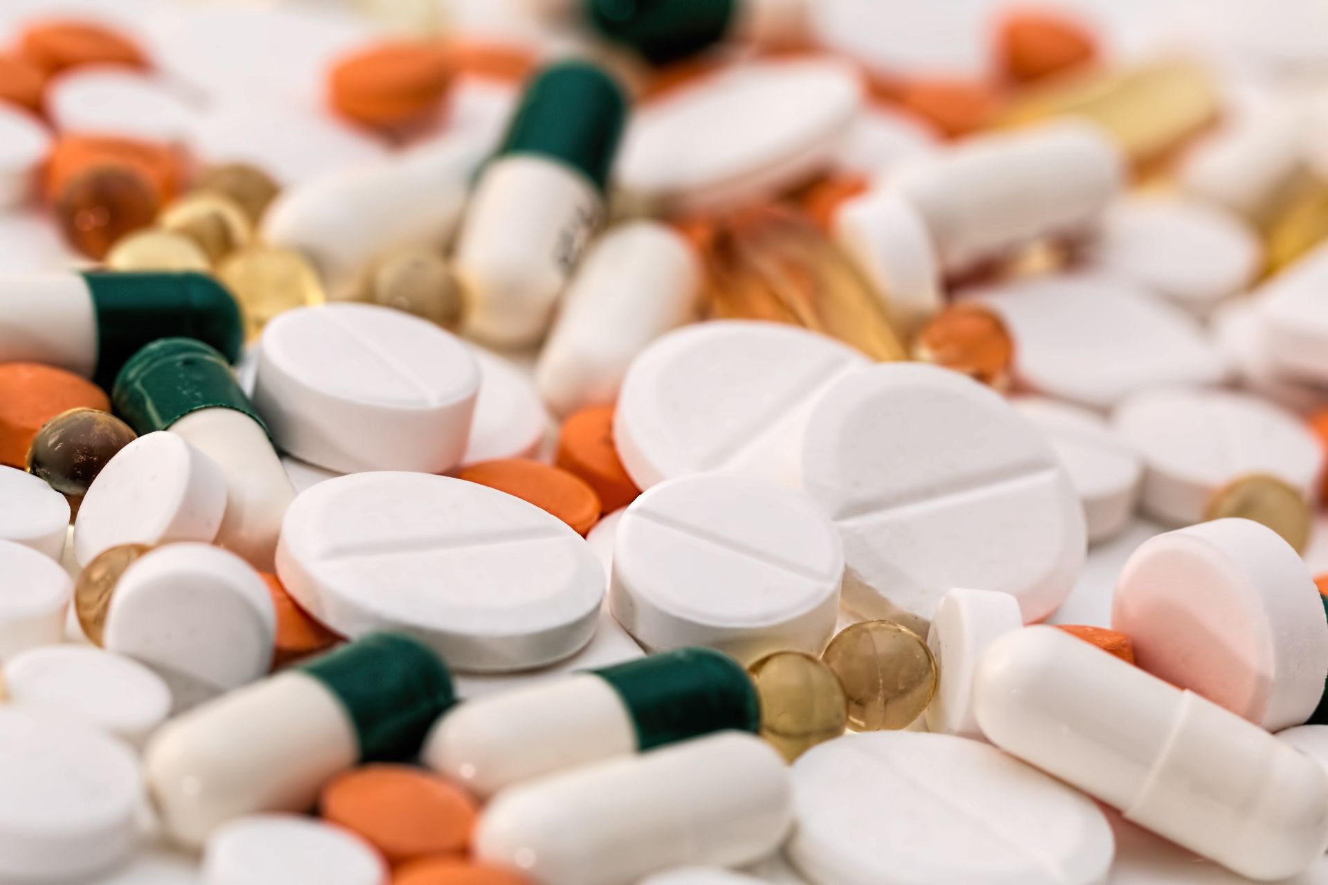 De la 1 aprilie, medicamentele prescrise pot fi ridicate de la orice farmacie