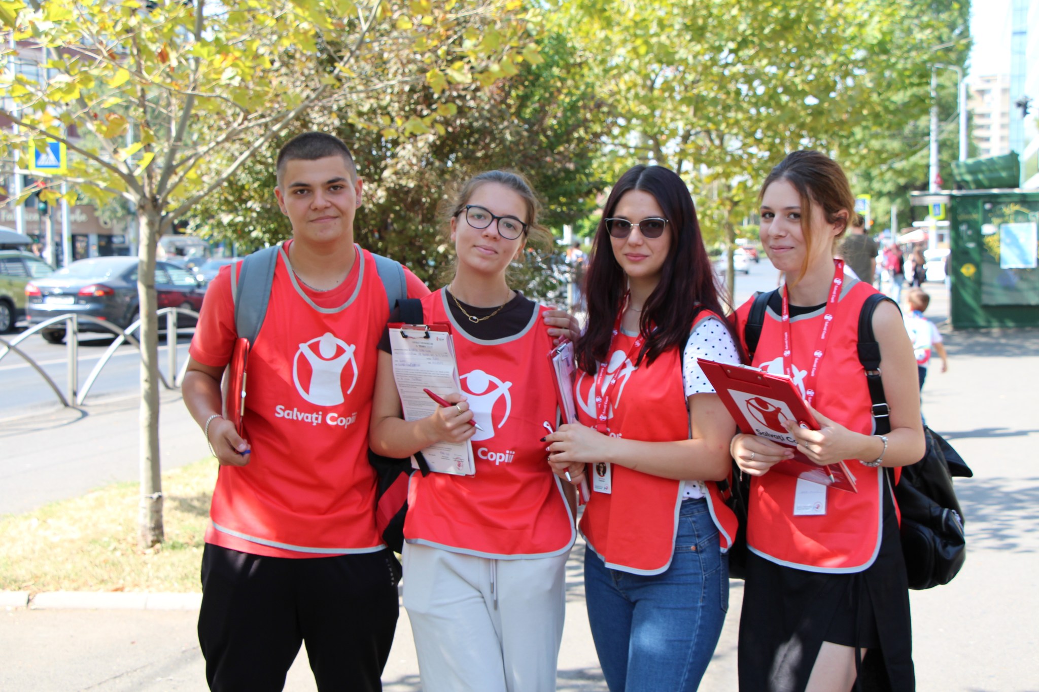 Salvați Copiii România angajează fundraiseri stradali 