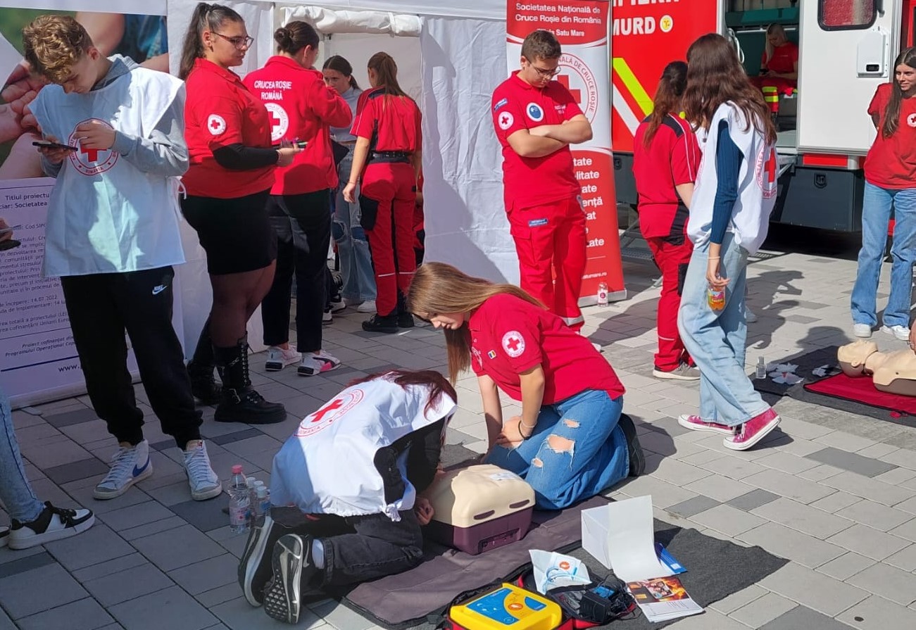 Crucea Roșie: flashmob cu 50 de voluntari de Ziua Mondială a Resuscitării
