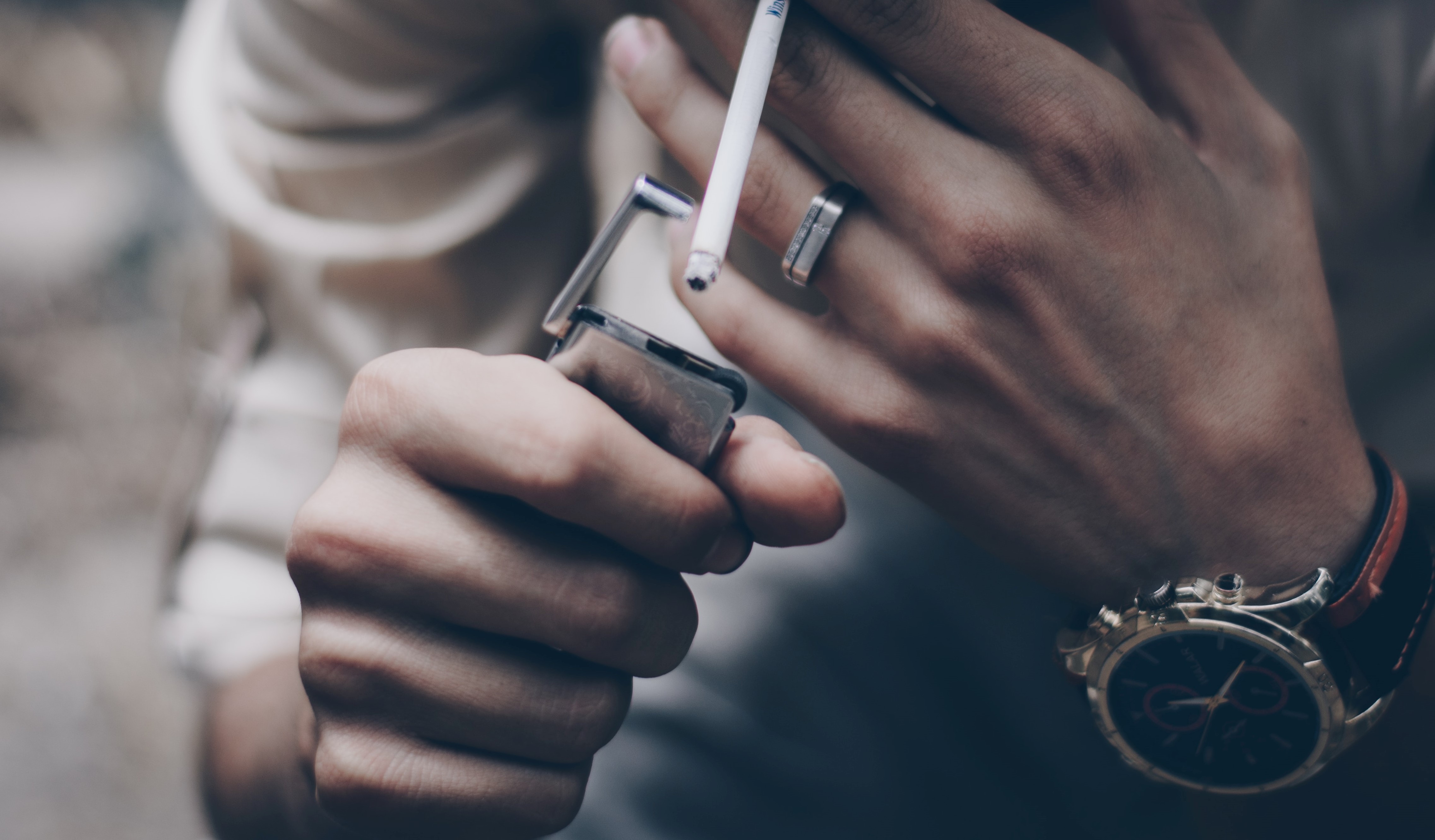 Guvernul neozeelandez renunţă la interzicerea pe scară largă a fumatului