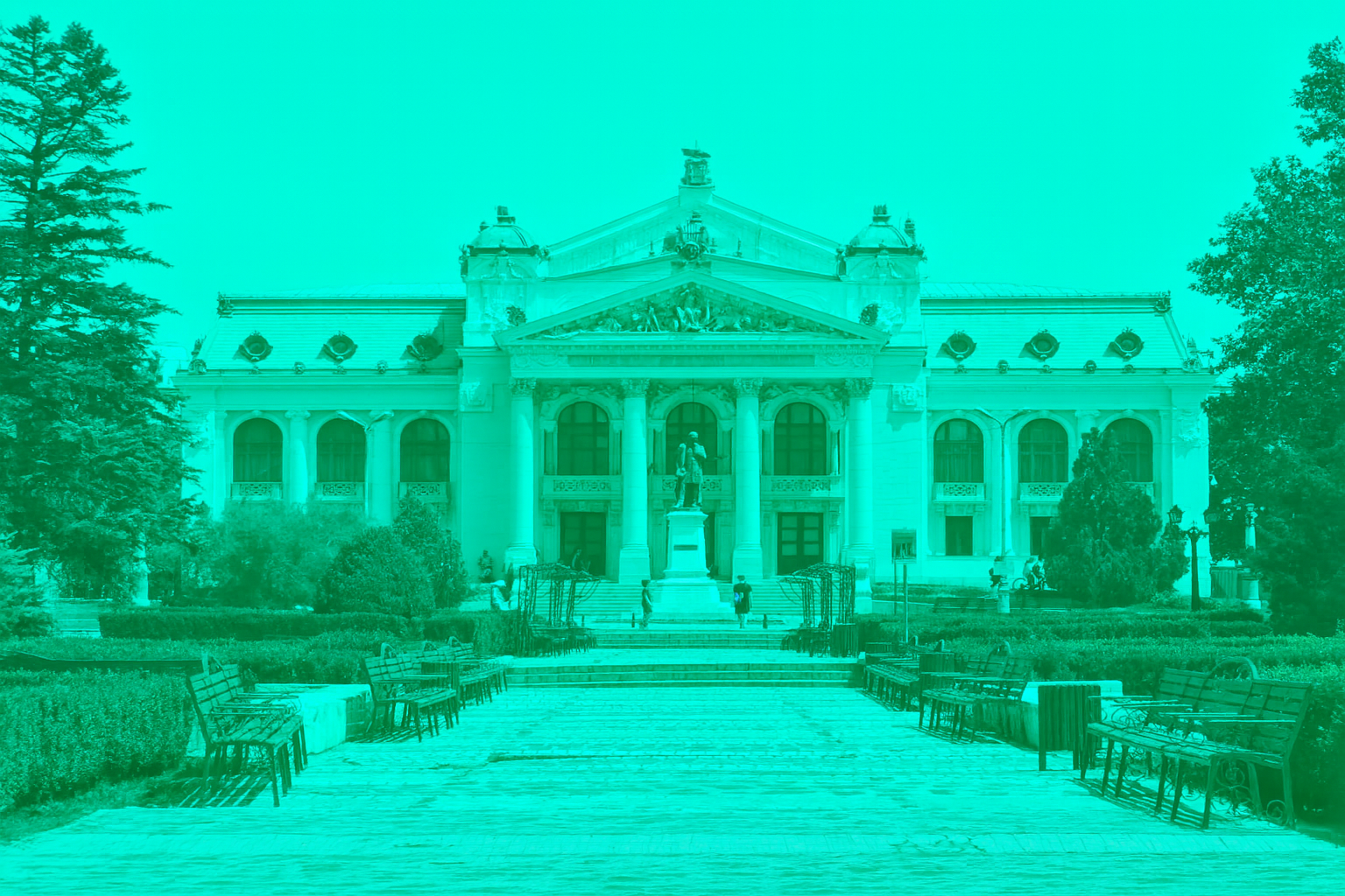 Clădirea Teatrului Național din Iași va fi iluminată în turcoaz 