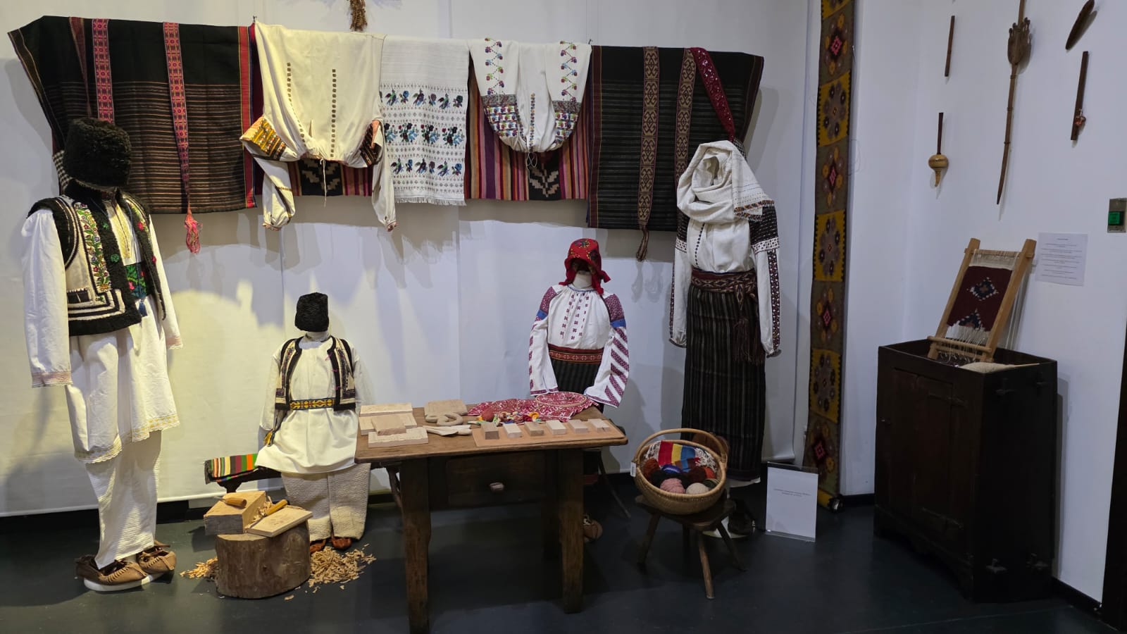 În așteptarea Crăciunului: înțelepciune și tradiție, împletite pentru prezent și viitor