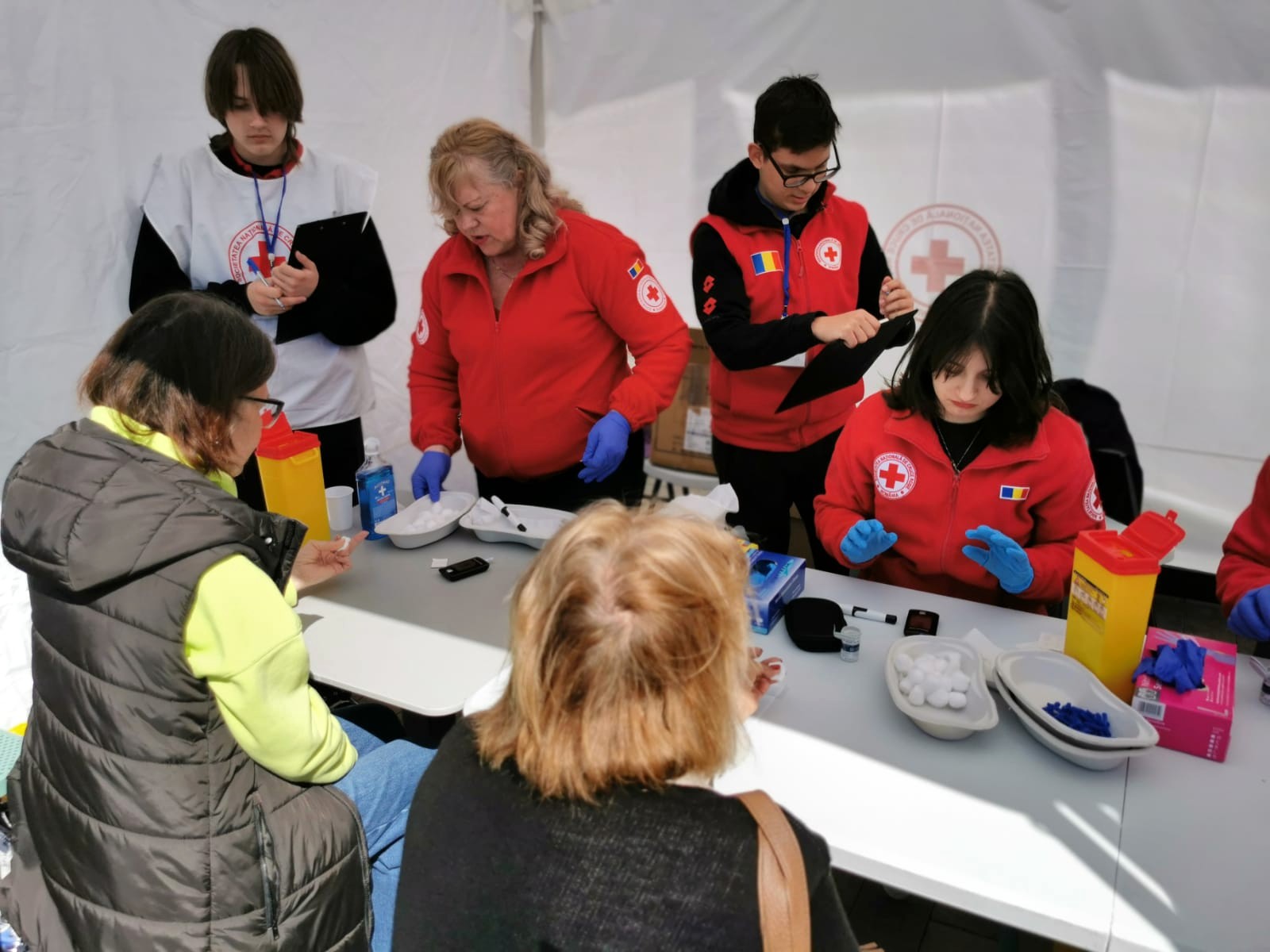 Crucea Roșie Română: Unul din doi români consultați are glicemia peste limite