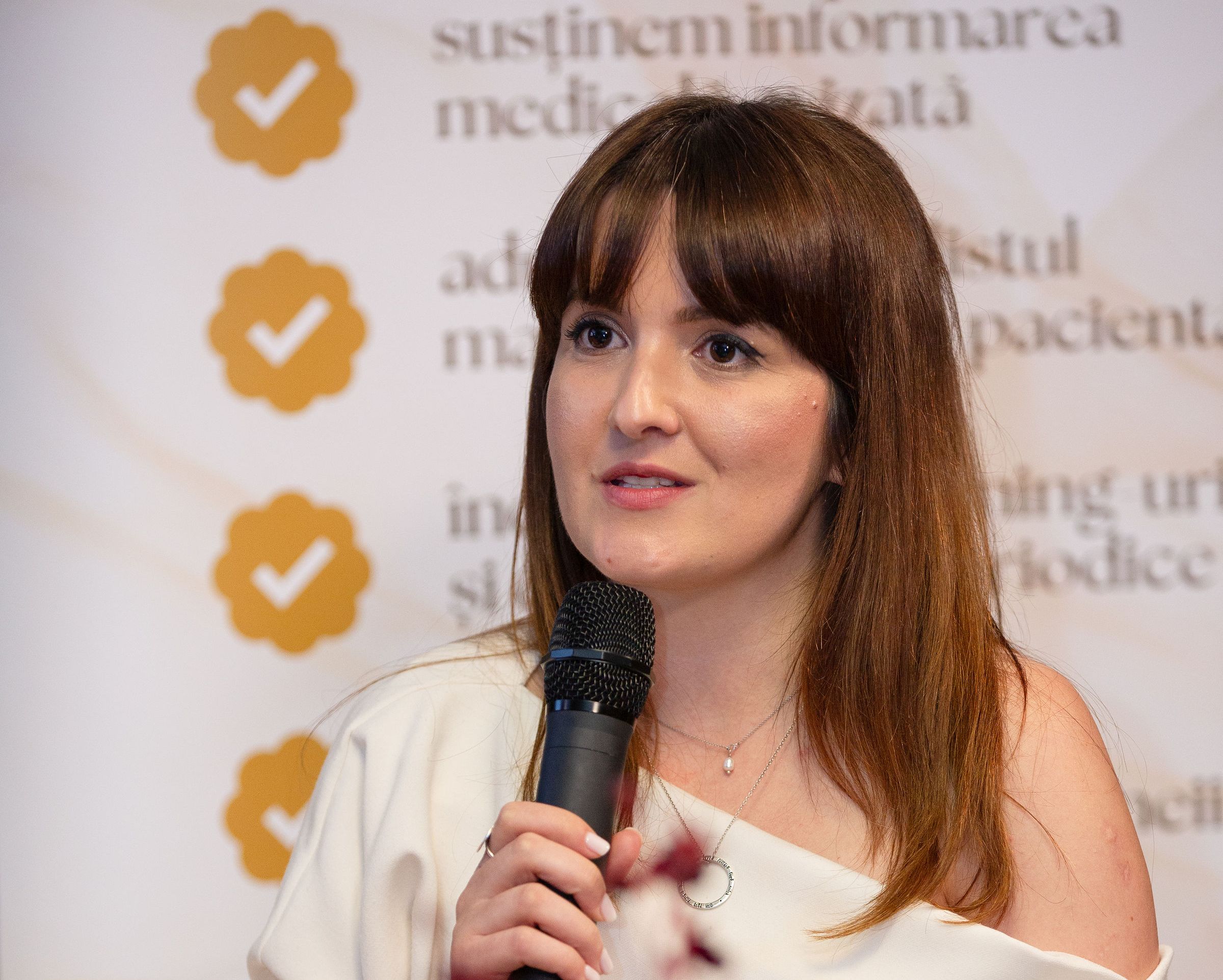 Monica Rădulescu: „Medicii sunt mai accesibili în felul în care comunică”