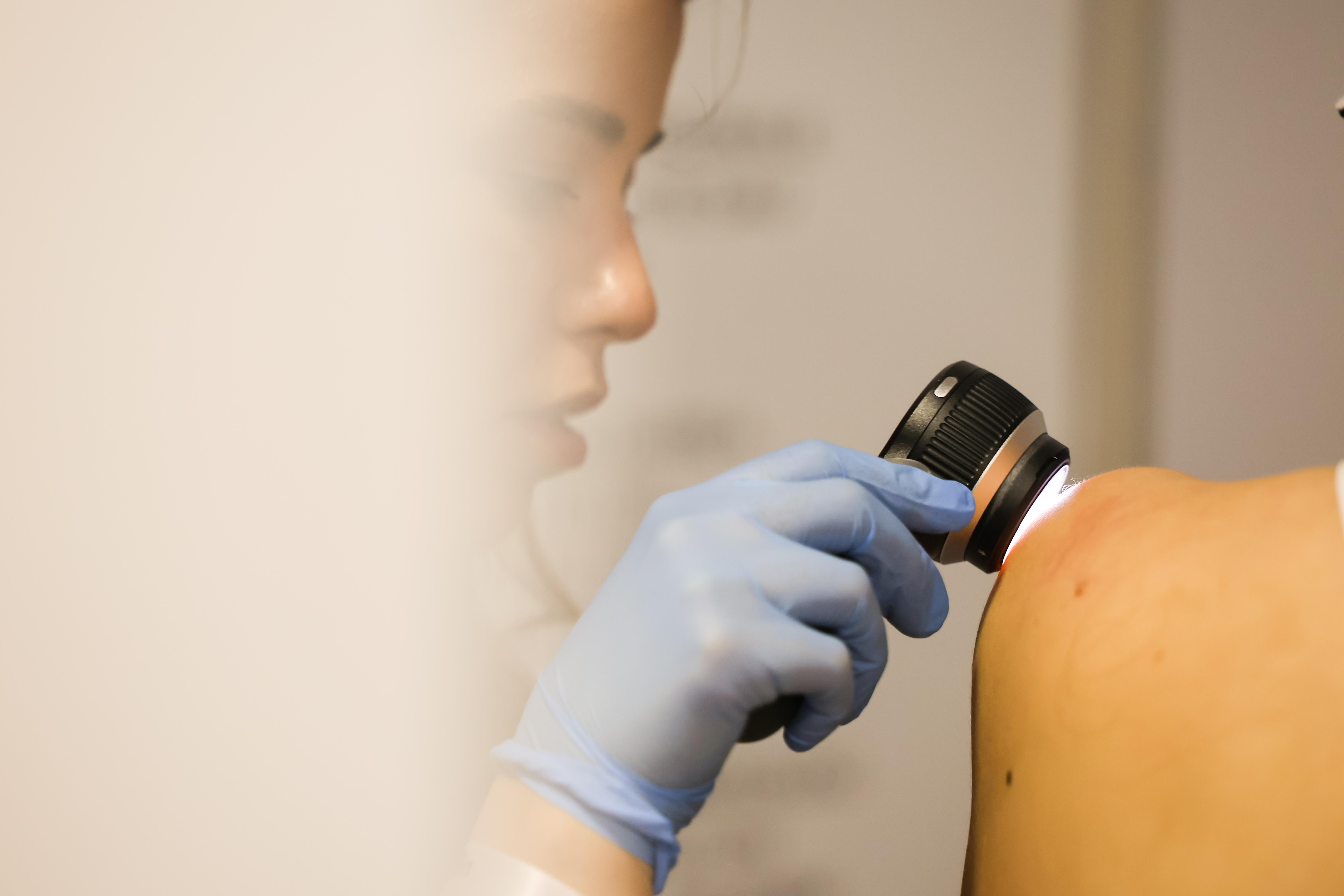 Consultații dermatologice gratuite pe Calea Victoriei