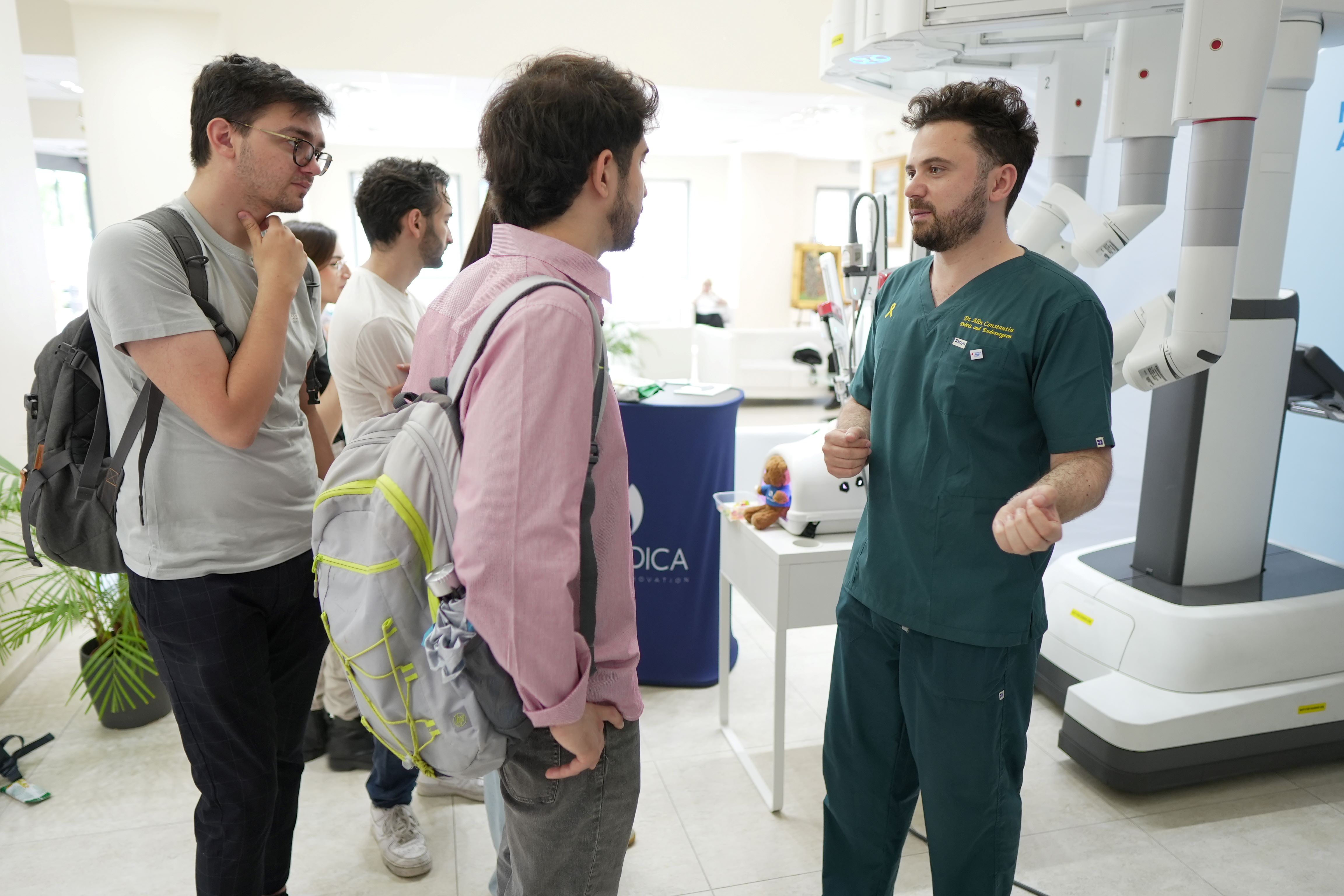 Cum schimbă chirurgia robotică abordarea unor intervenții chirurgicale complexe