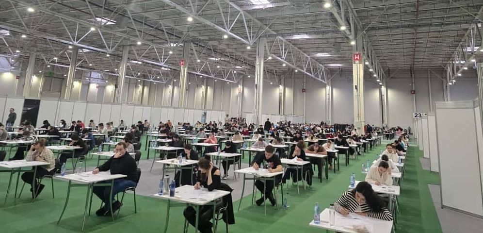 Mai mult de trei candidați pe un loc la admiterea la UMFCD