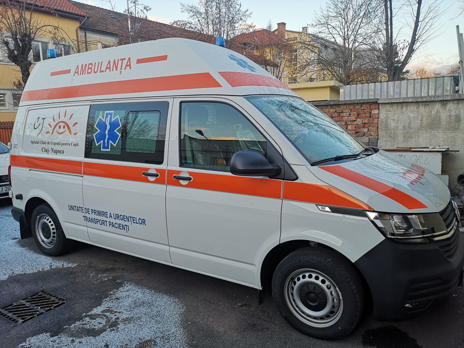 Spitalul de Copii din Cluj, dotat cu o nouă ambulanță pentru transportul pacienților 