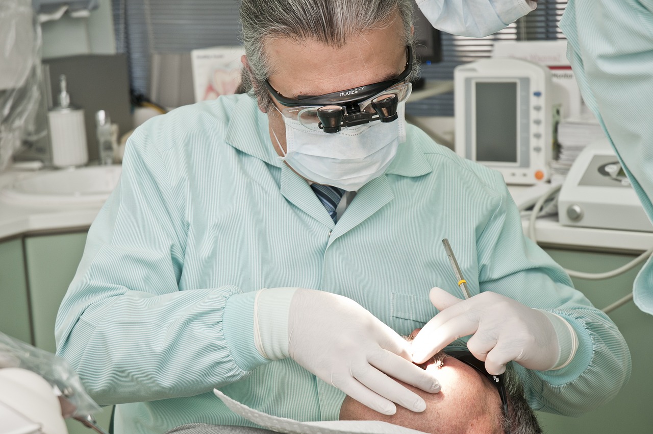 Medicii stomatologi documentează sănătatea oro-dentară a românilor