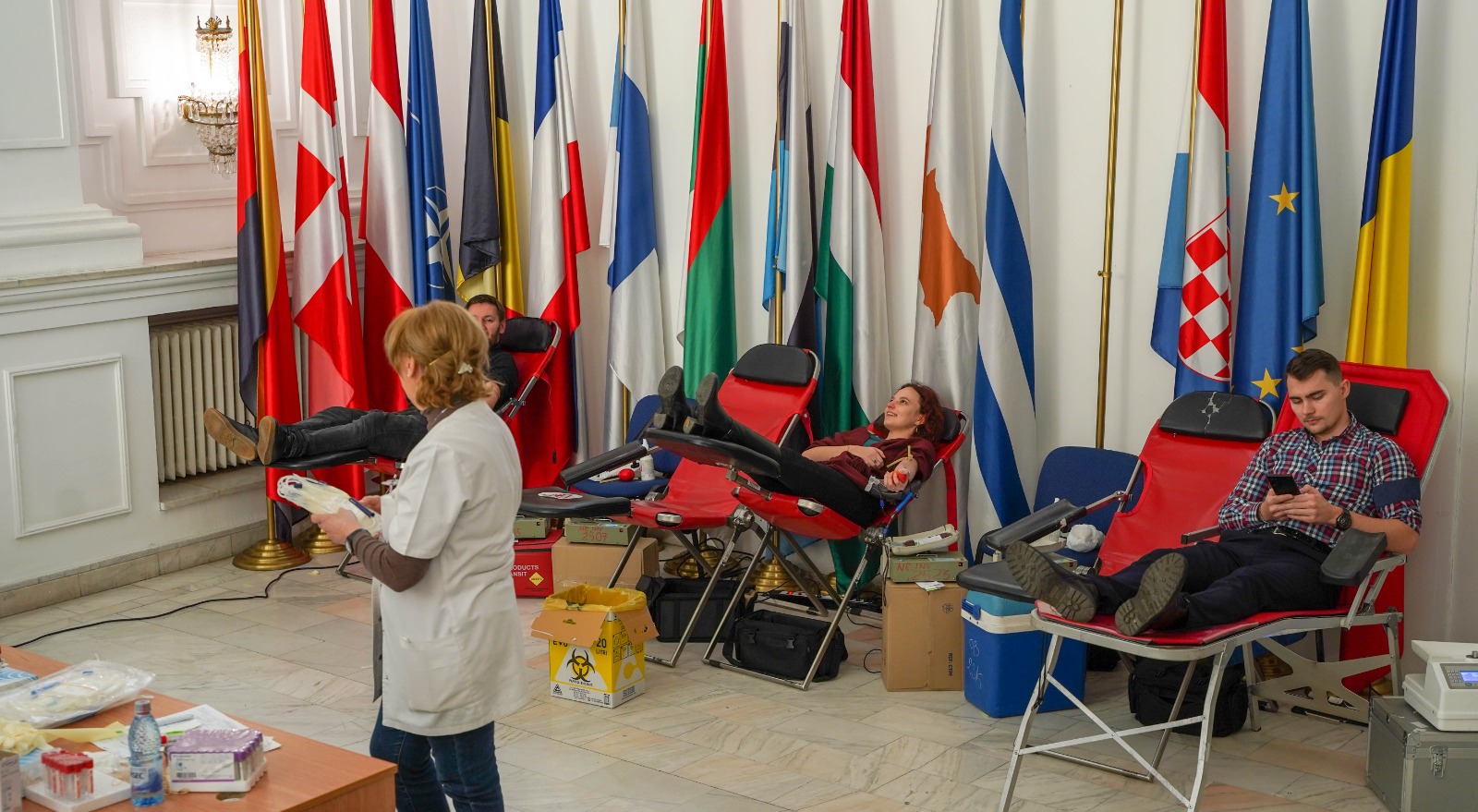 Peste 130 de persoane au donat sânge la Ministerul Finanţelor