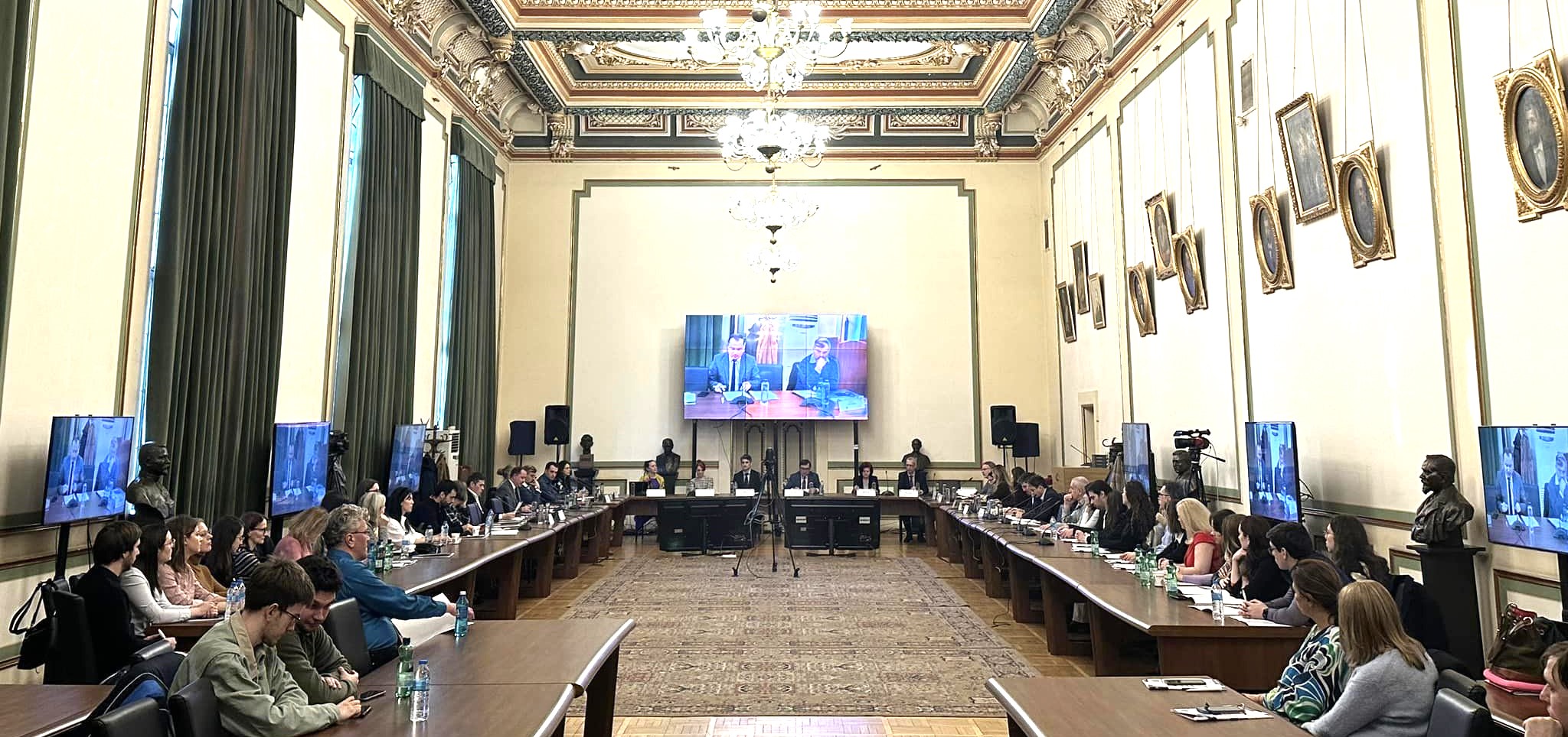 Conferință despre noile provocări în genomică, organizată de UMFCD