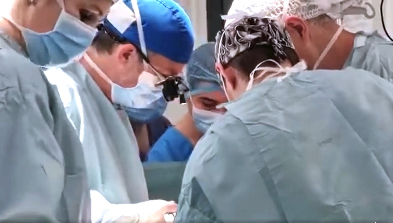 IUBCvT Târgu Mureş anunță prima implantare a unei inimi artificiale la copil