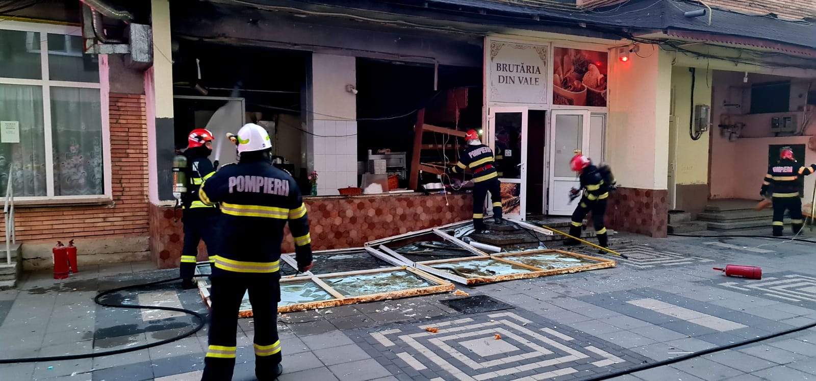 Două butelii GPL au explodat într-o pizzerie din Paşcani