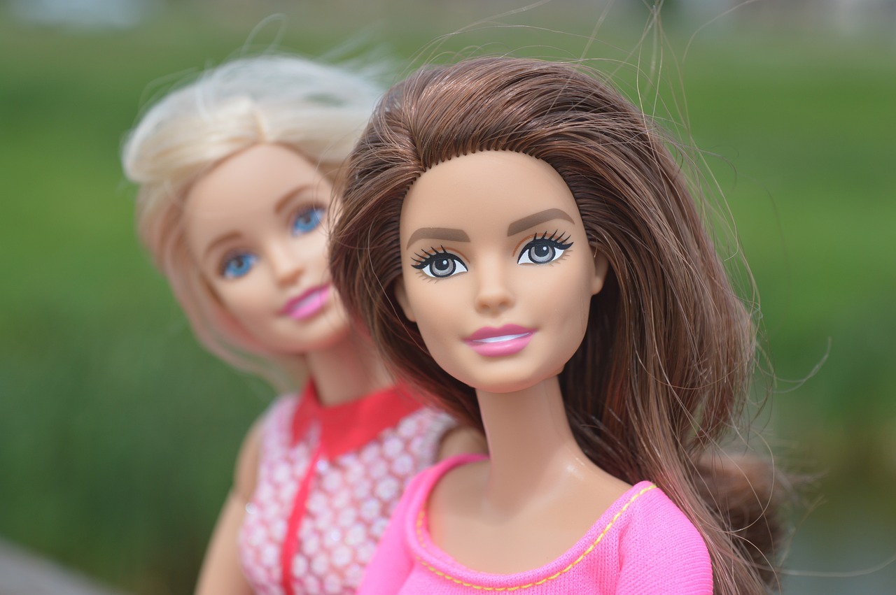 Păpușa Barbie, cu diverse boli: scolioză, vitiligo, sindrom Down, dizabilități