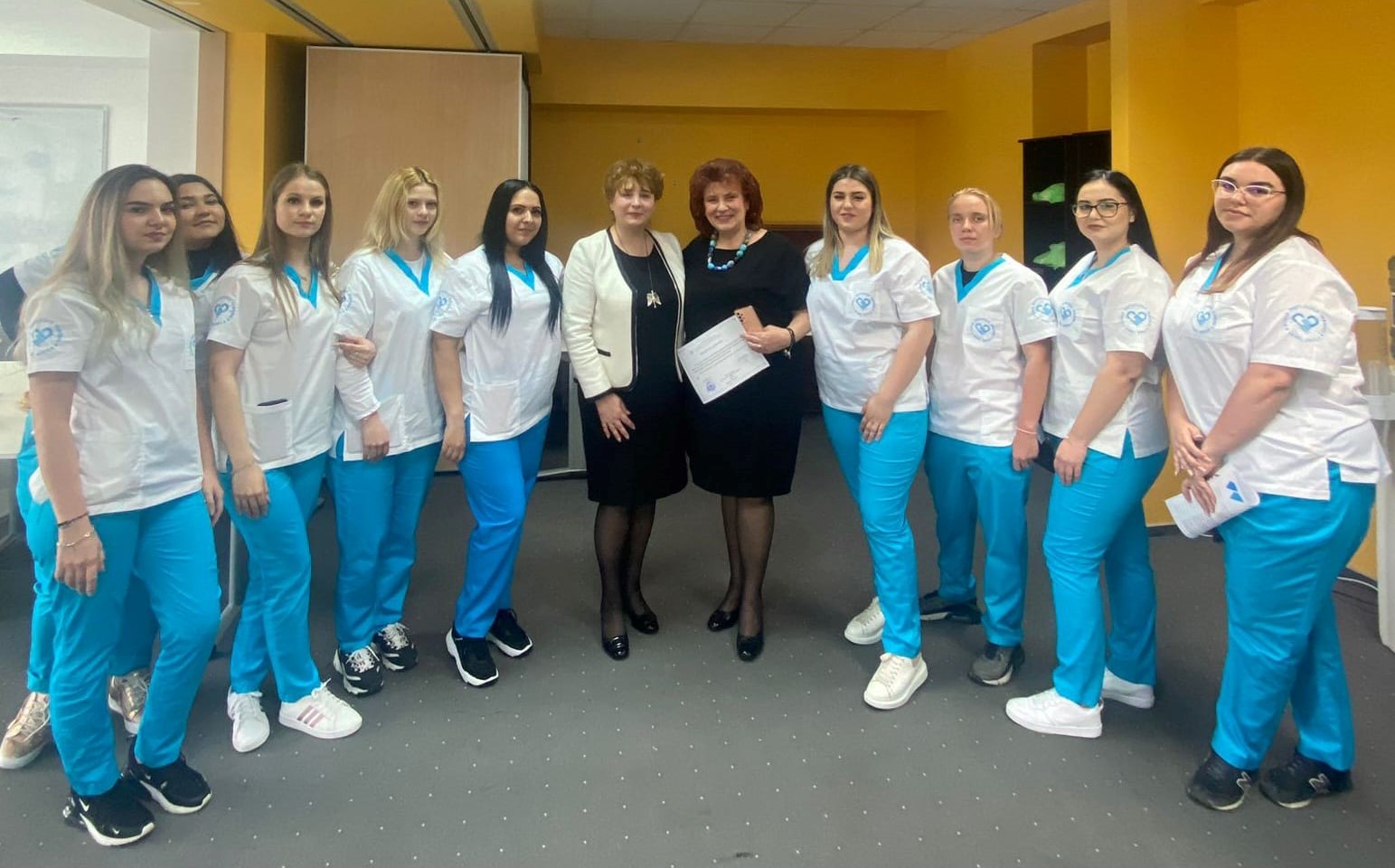 Școala Postliceală Sanitară „Carol Davila” a decernat Premiile Dr. Mioara Mincu