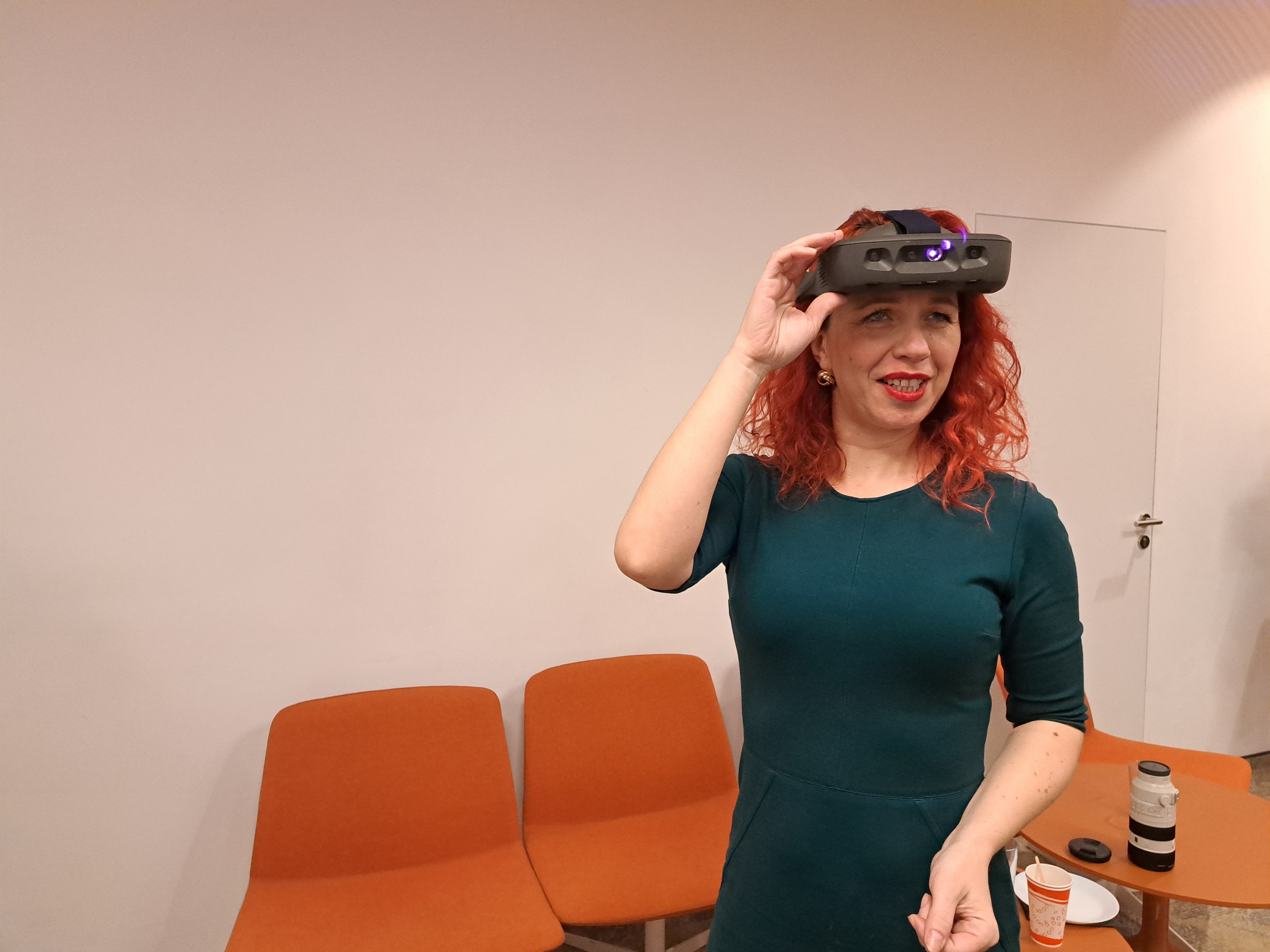 Ochelarii pentru nevăzători de la .lumen ajung în 50 orașe din țară, pentru testare