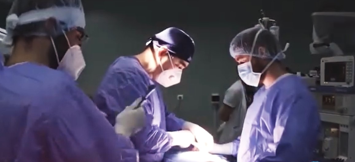Tumoră gigant pe vertebre, operată cu succes la Spitalul „Prof. dr. Nicolae Oblu” Iaşi