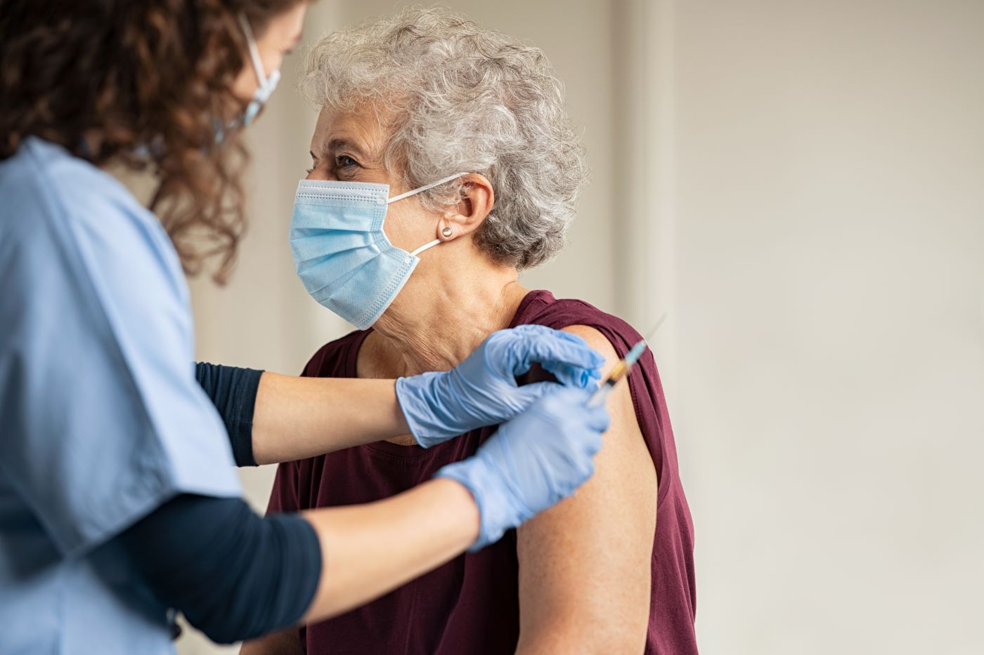 Adulții vârstnici din SUA ar trebui să își facă încă o doză de vaccin COVID-19