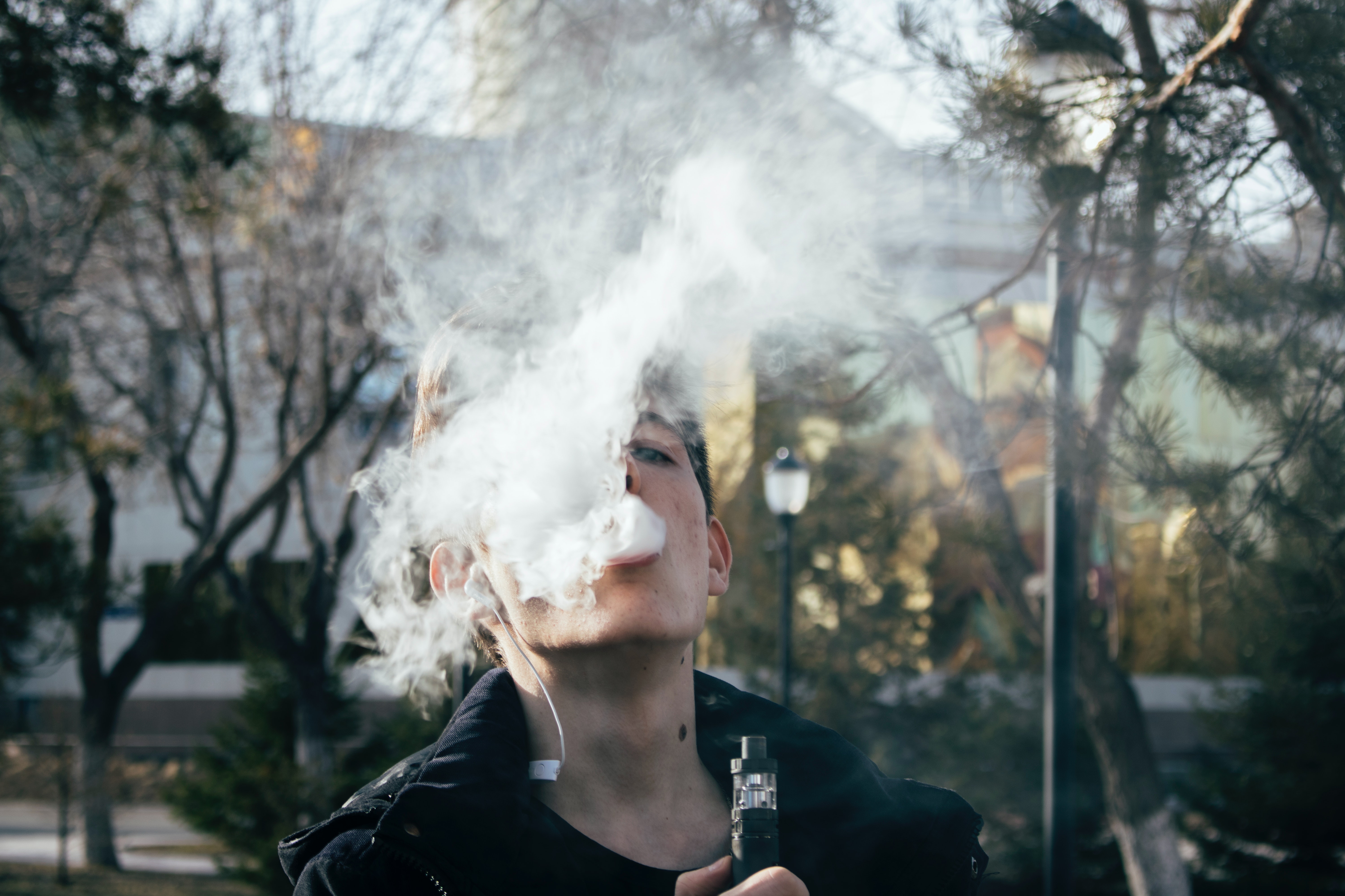 Probleme oculare la adolescenții care utilizează țigări electronice