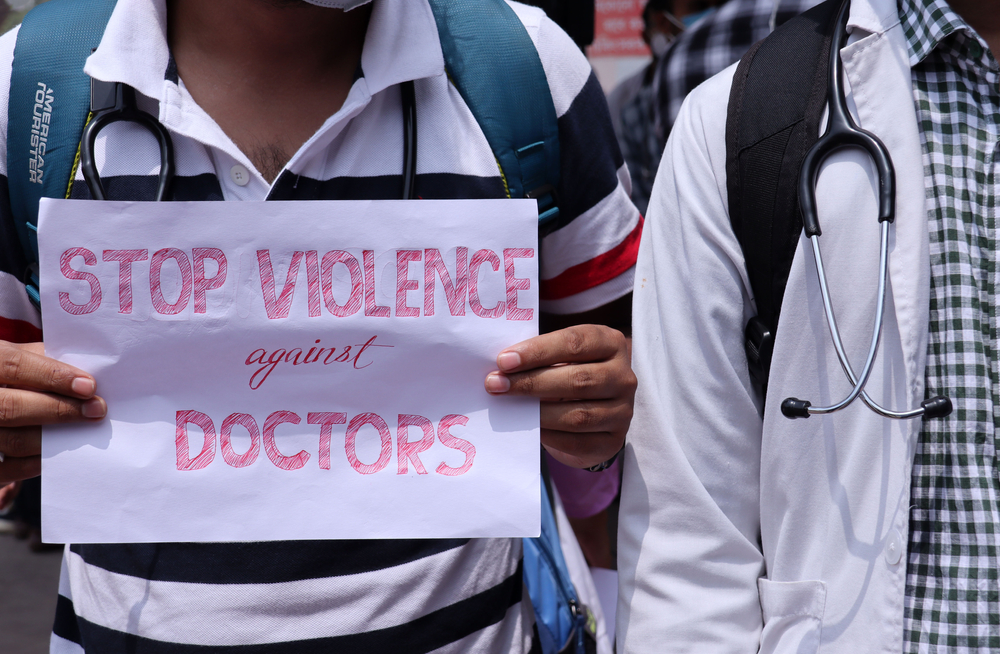 Propuneri pentru protejarea profesioniștilor din sănătate împotriva agresiunilor