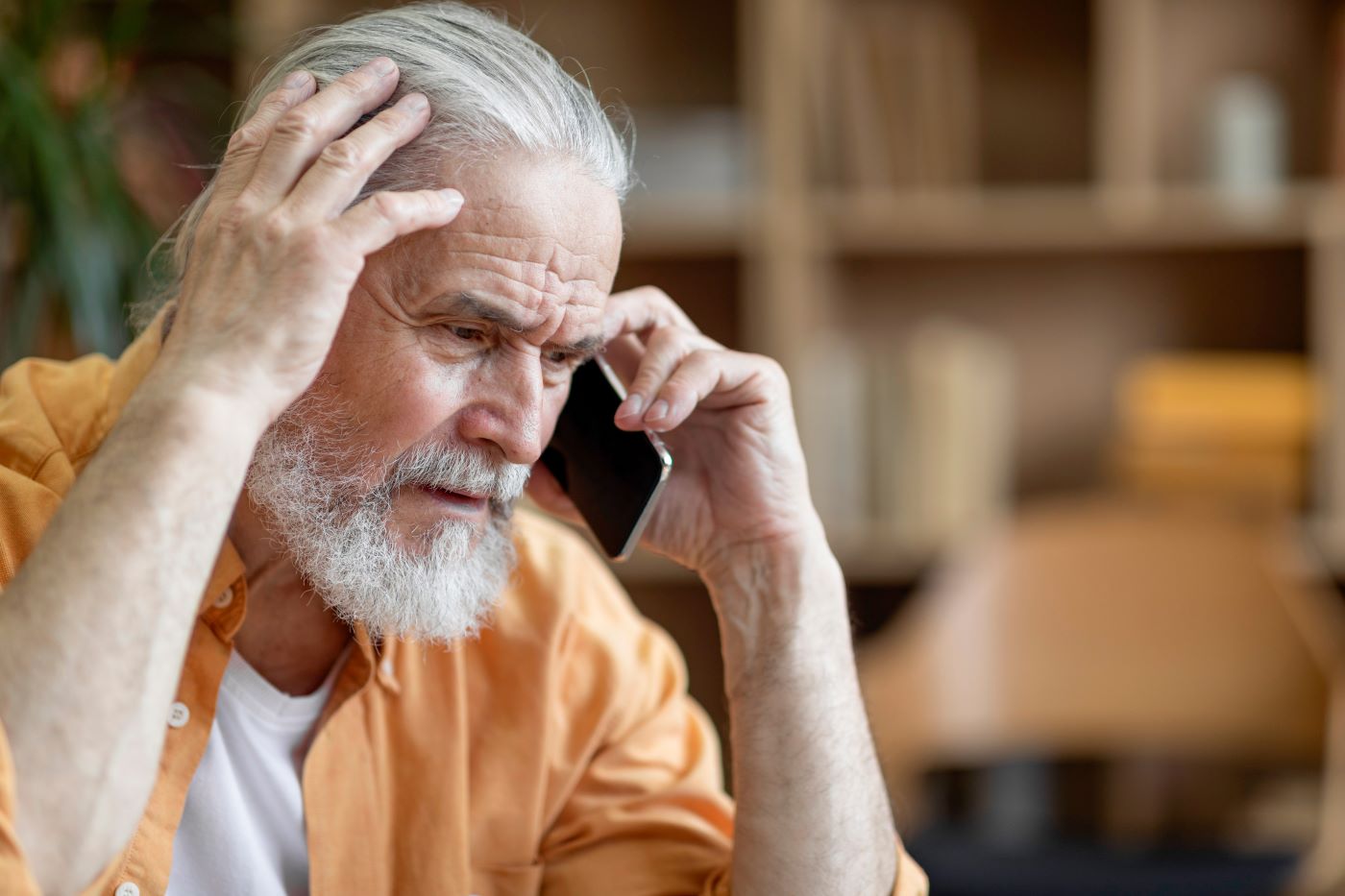 „Telefonul Vârstnicului” a înregistrat aproape 12.000 de convorbiri în 2023 